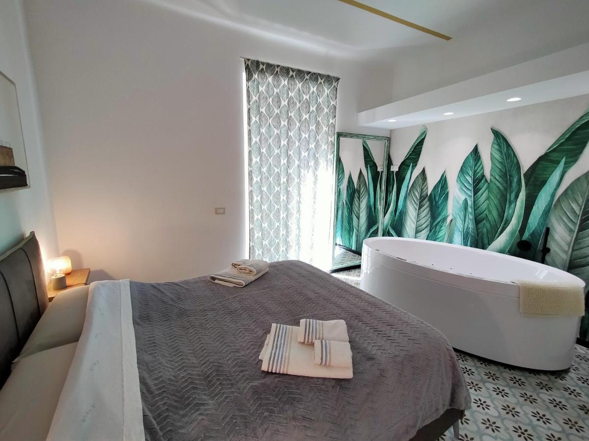 Sonnino Suite Jacuzzi Apartment Bari Luaran gambar